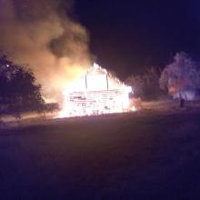 W nocy wybuchł wielki pożar. Budynek niemal całkowicie spłonął [ZDJĘCIA]