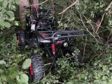 Groźny wypadek w gminie Łącko. Quad uderzył w drzewo 