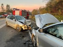 Wypadek na krajówce w Kurowie. Zderzyły się czołowo dwa samochody, są ranni [ZDJĘCIA]
