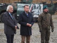 Minister Mariusz Błaszczak i wicemarszałek Ryszard Terlecki odwiedzili Wojnarową. To tutaj powstaje jednostka wojskowa