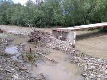 Ludzie byli odcięci od świata! Woda niemal zniosła most w Naszacowicach!