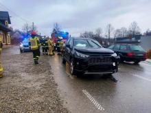 Wypadek w gminie Korzenna. W Łęce zderzyły się samochody, są ranni [ZDJĘCIA]
