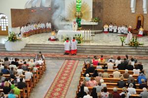 Krynica: w jakich godzinach w Wielką Sobotę w parafiach księża poświęcą pokarmy, w jakich odprawią msze wielkanocne